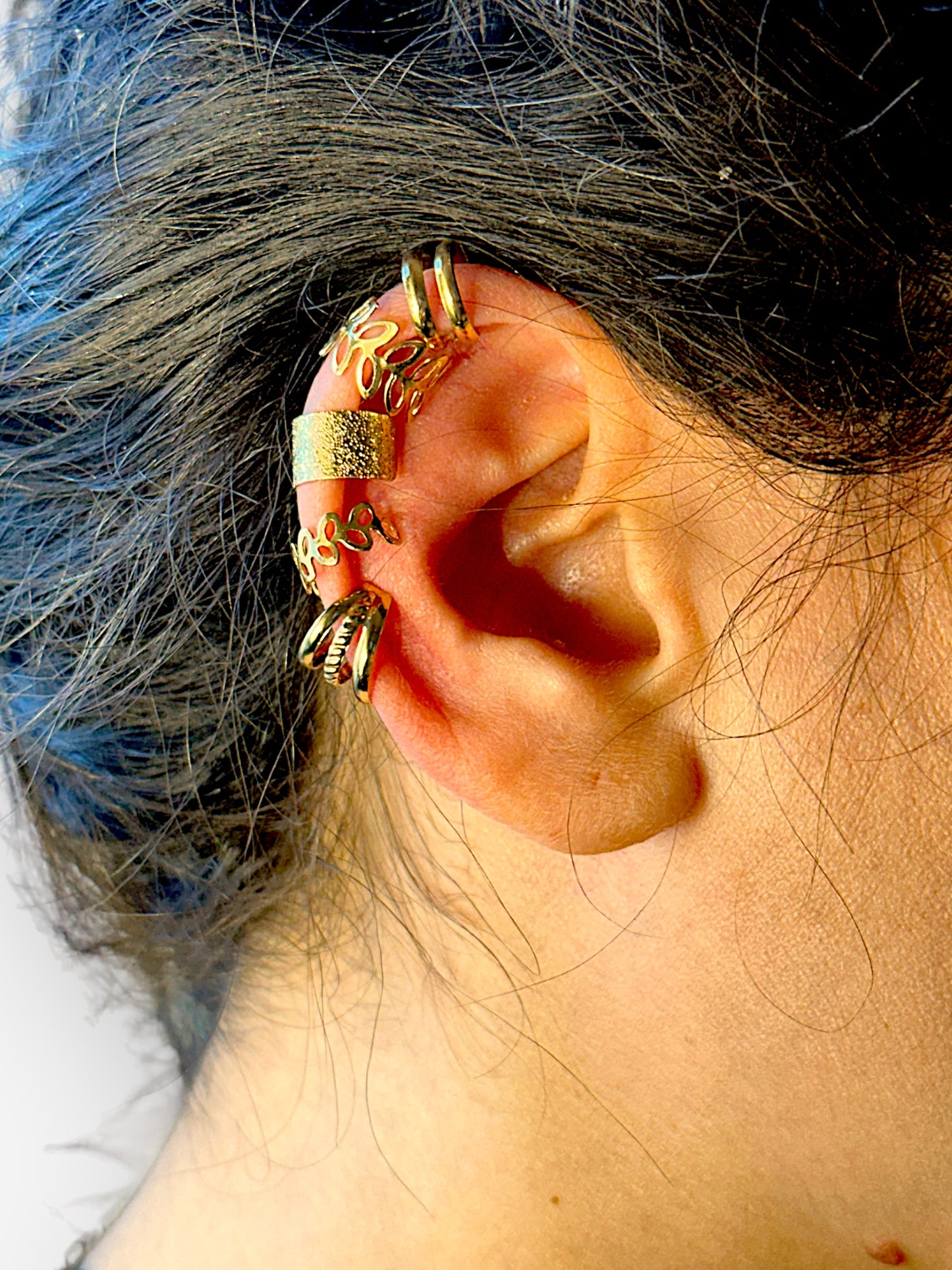 5st guldfärgade örhängen